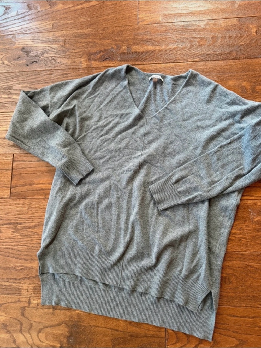 Women's V-Neck Sweater - Gray